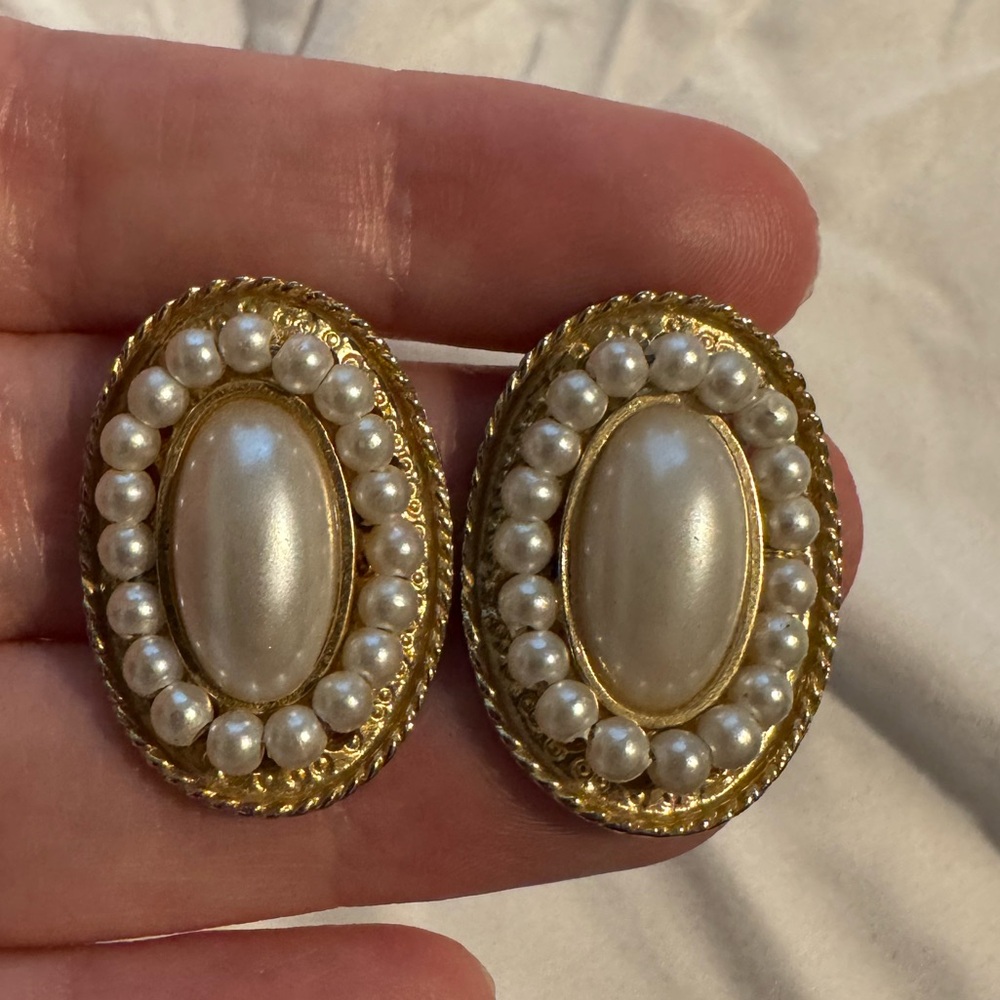 Vintage Preowned Faux Pearl Oval Earrings - Picture 1 of 6